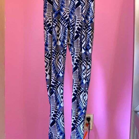 One piece - Picture 2 of 2